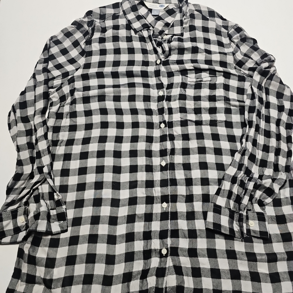 Old Navy shirt:Women's Button down, Black and White Checkered Button-Up Shirt XL